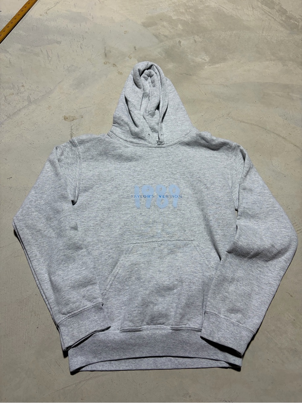 Taylor swift Gray '1989 Taylor's Version' Pullover Hoodie XS